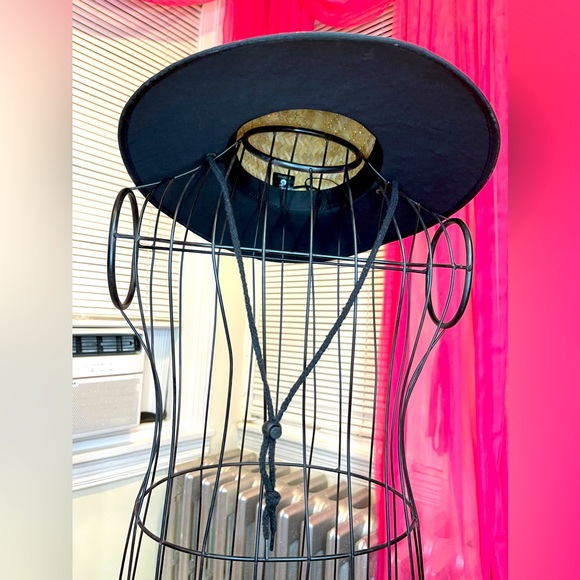 Straw Hat - Picture 4 of 4